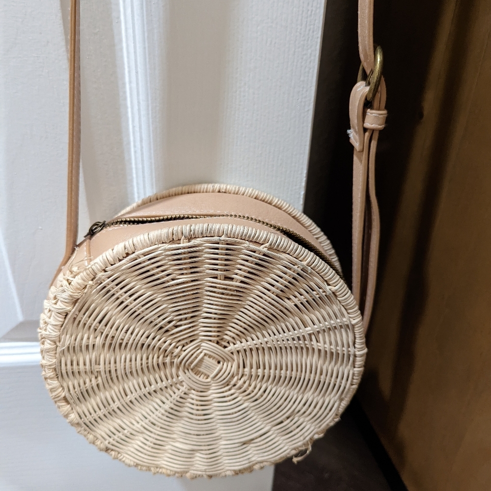 Round Straw Shoulder Bag (small) - Picture 2 of 7